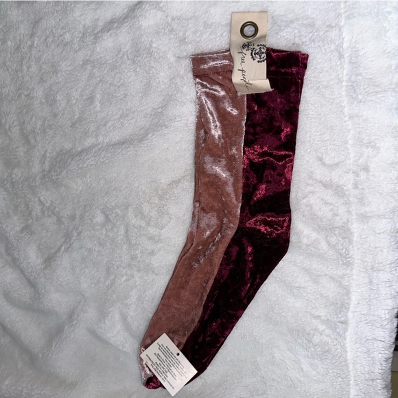 Free People Taylor Swift Crushed Velvet Pink Maroon Wine Colorblock OS Socks NWT - Picture 3 of 5